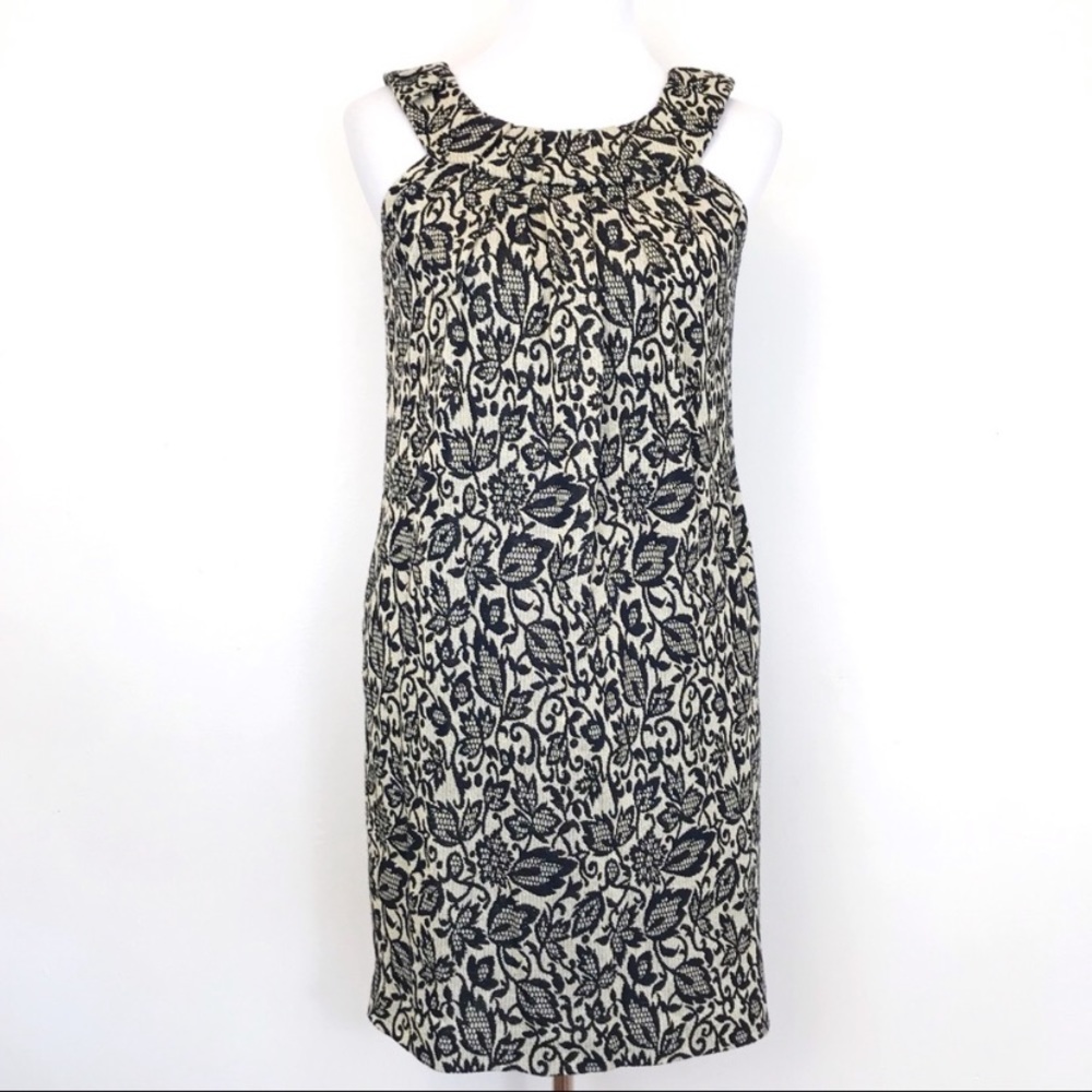 Zipped back, mini, with pockets!